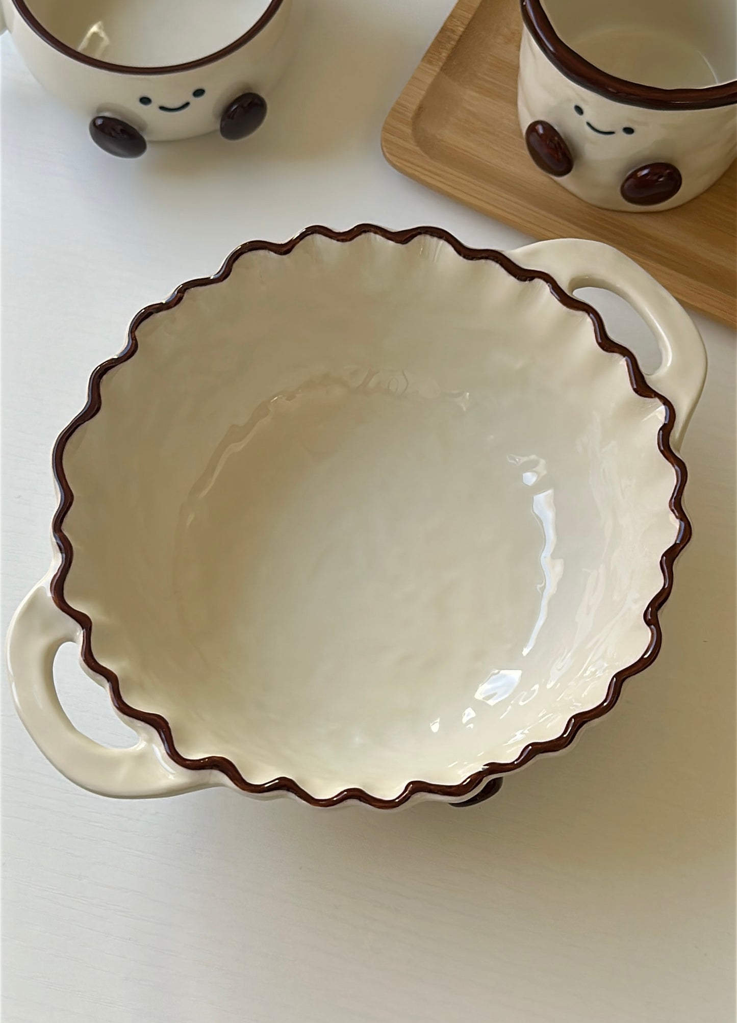Happy Cocoa Bean Family 4-piece Bowl & Cup Set