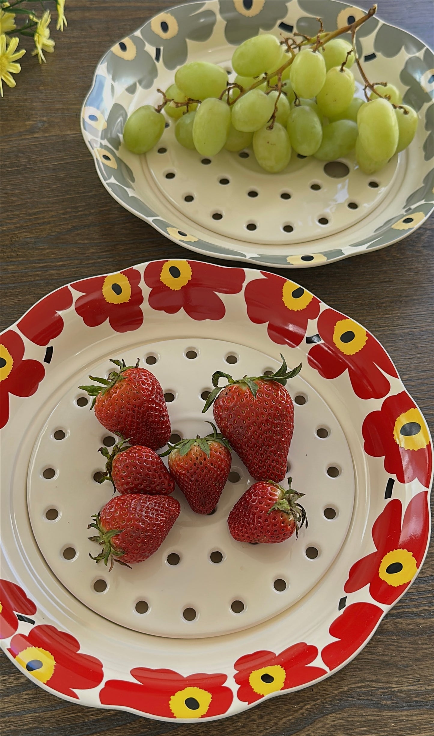 Floral 10-Inch Ceramic Draining Plate with Removable Strainer Insert