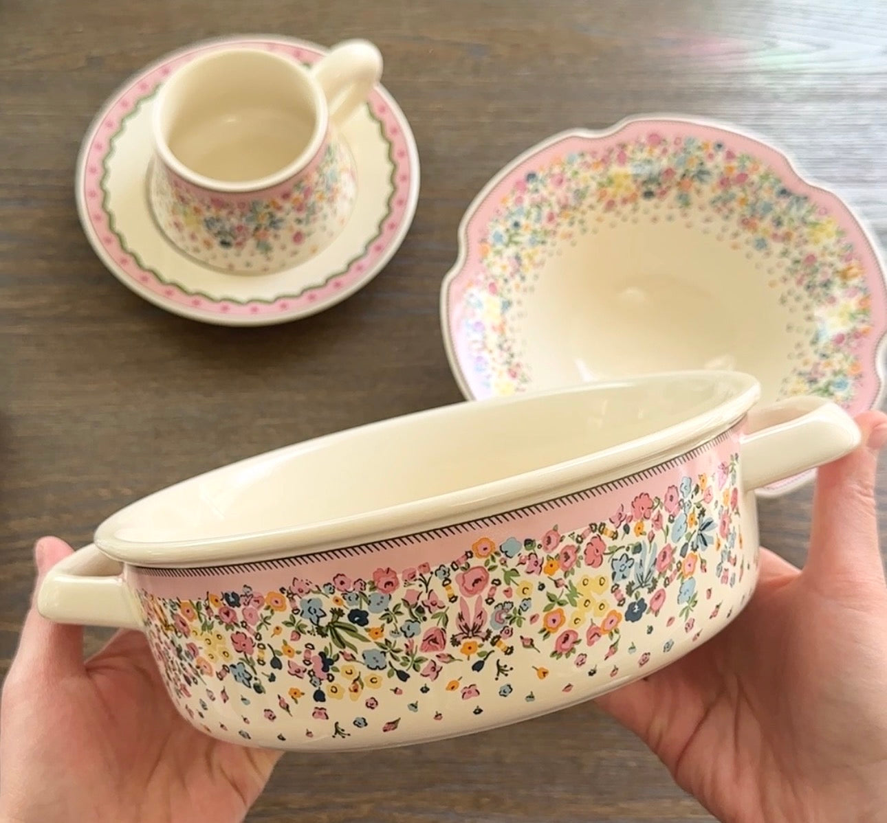 Sea of Flowers 10-Inch Ceramic Bowl with Double Handles